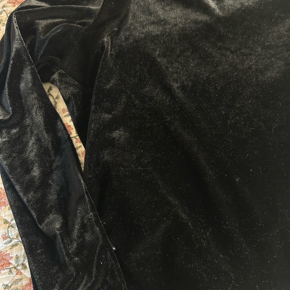 Express Women's Black Velvet Blouse - Picture 4 of 4